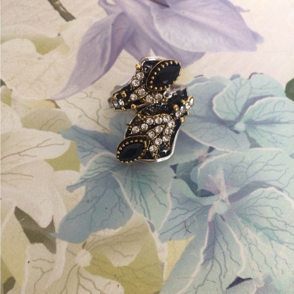 Beautiful silver/black ring surrounded by gorgeous diamond stone choos your size - Picture 5 of 9